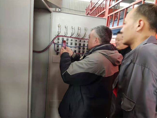 俄罗斯客户参观抛丸机设备 俄罗斯客户参观抛丸机设备